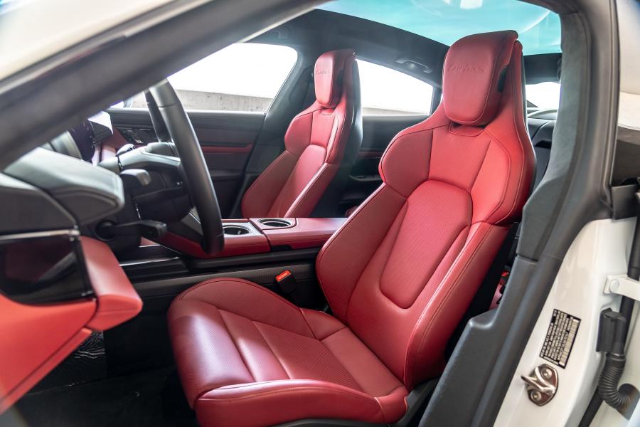 Интерьер Porsche Taycan Turbo S 2019 года  (NA) (фото 31 из 40)
